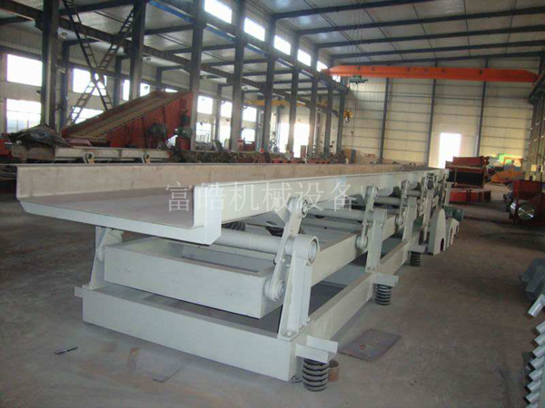 長距離耐高溫振動(dòng)輸送機(jī)