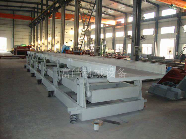 長距離耐高溫振動(dòng)輸送機(jī)