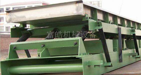 長距離耐高溫振動(dòng)輸送機(jī)