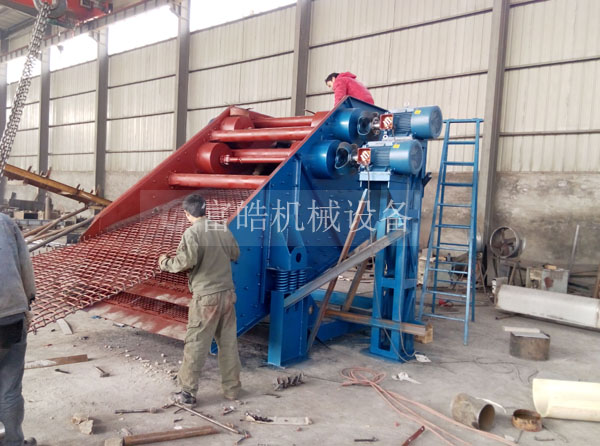 圓振動篩采用小振幅，高頻率，大傾角結(jié)構(gòu)